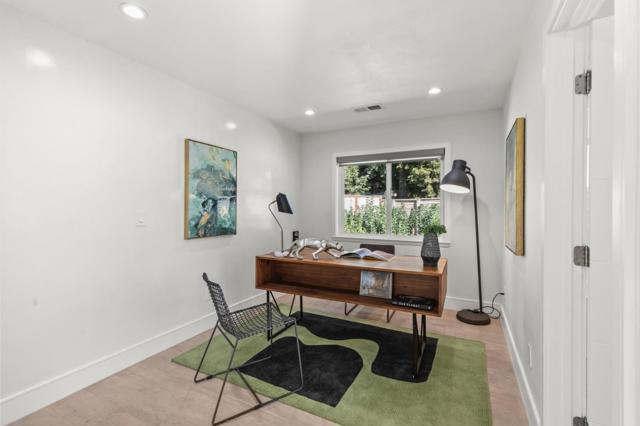 990 Rose Avenue, Mountain View CA: https://media.crmls.org/mediaz/60761ccf-7d24-4368-898c-b1f58784cf93.jpg