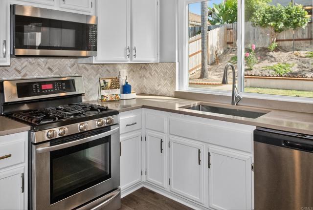 Detail Gallery Image 13 of 67 For 778 Sepia Ct, Oceanside,  CA 92057 - 4 Beds | 3 Baths