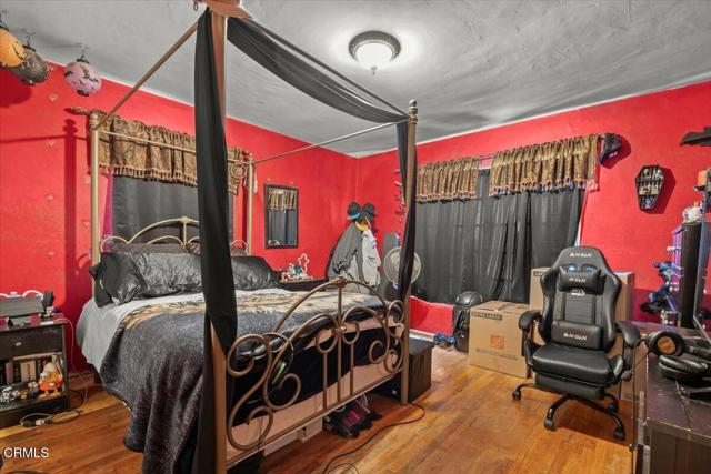247 Douglas Avenue, Oxnard CA: https://media.crmls.org/mediaz/6076e403-cacc-407d-9e43-a626d6c9aedc.jpg