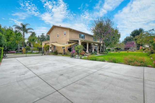 3097 Hidden Creek, Escondido CA: https://media.crmls.org/mediaz/6077032e-a3b2-4476-9420-a855ed9c0c7f.jpg