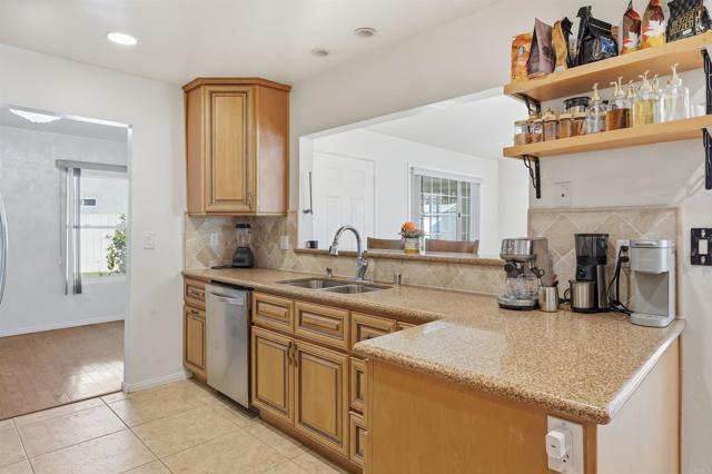 Detail Gallery Image 10 of 37 For 1693 Poesia Ct., San Diego,  CA 92154 - 4 Beds | 3 Baths