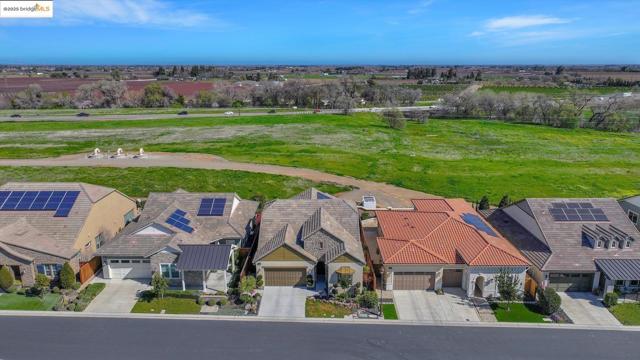 1577 Chianti LN, Brentwood CA: https://media.crmls.org/mediaz/6077410d-0370-4943-a4b2-984619af24a1.jpg