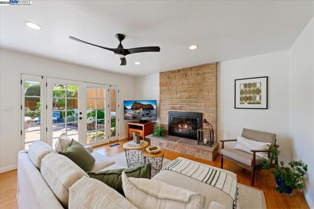 5720 San Juan Way, Pleasanton CA: https://media.crmls.org/mediaz/60775d6f-6014-4575-ad35-0ec4b5ea45cc.jpg