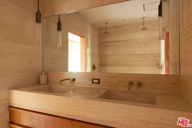 3307 Bonnie Hill Drive, Los Angeles CA: https://media.crmls.org/mediaz/60775e5b-e893-4eea-8e0c-2d8a3bc4d701.jpg