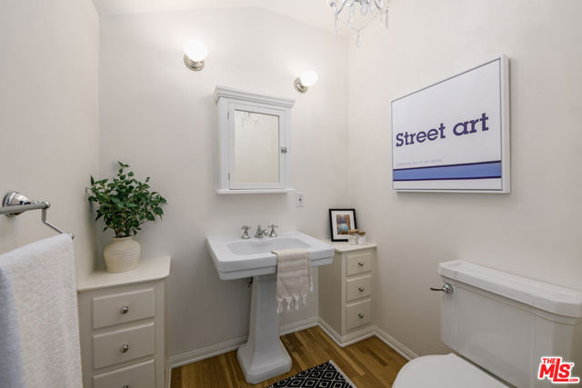 5919 Tuxedo Terrace, Los Angeles CA: https://media.crmls.org/mediaz/607764e7-415f-421d-a0b3-402d8d7f7ff6.jpg