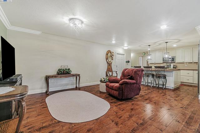 337 I St, Fremont CA: https://media.crmls.org/mediaz/60777017-8071-4f64-9222-2d0829f9586c.jpg