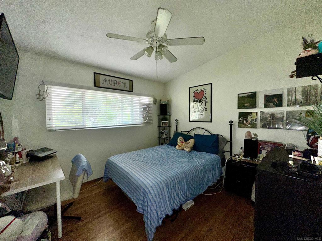 https://media.crmls.org/mediaz/6077a0ba-3cb9-4067-97a3-72ee1856a00d.jpg?preset=X-Large