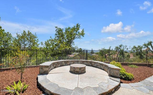 2568 Picadilly Circle, Thousand Oaks CA: https://media.crmls.org/mediaz/6078171d-51a5-4363-a770-3e3b57414e5b.jpg
