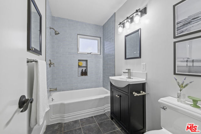 505 Panama Avenue, Long Beach CA: https://media.crmls.org/mediaz/60797e48-9d05-42fb-84d8-6e41eb142d50.jpg