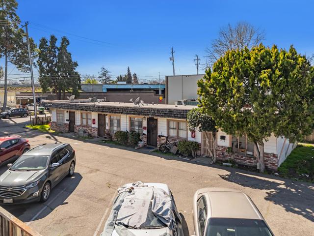 Image 2 of 6 For 467 Albion Avenue