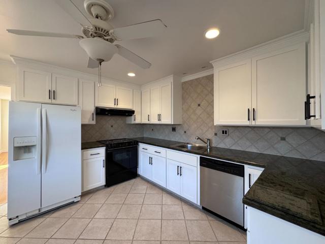 1533 Hawes Court, Redwood City CA: https://media.crmls.org/mediaz/607a6710-605f-4cd8-8861-c755f565fa29.jpg