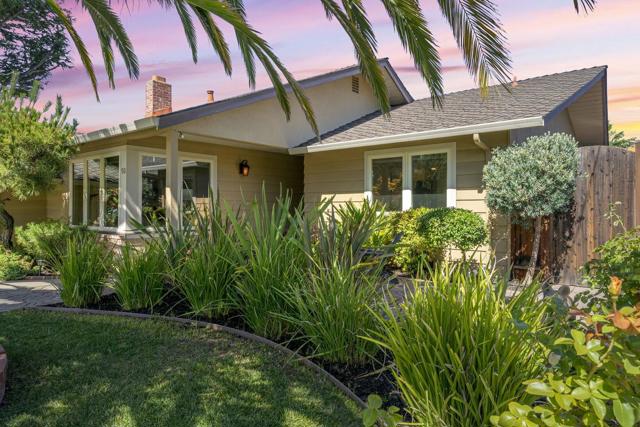 910 Monica Lane, Campbell CA: https://media.crmls.org/mediaz/607ab99f-f025-4390-acda-b732b57d6092.jpg
