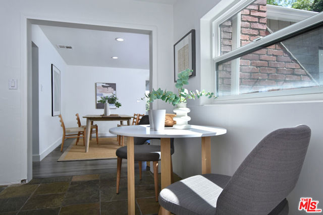15200 Del Gado Drive, Sherman Oaks CA: https://media.crmls.org/mediaz/607b315f-8d9c-40c4-a44d-177d1aed9eb0.jpg