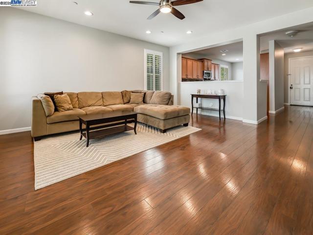 1178 Tropicana Ln, Brentwood CA: https://media.crmls.org/mediaz/607b5cf1-bbea-4433-8b99-cc7e573acb7c.jpg