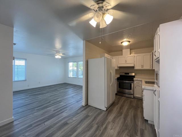 127 AVE DE LA MADRID, San Diego CA: https://media.crmls.org/mediaz/607b70ed-e658-4e05-8176-c0272557cdda.jpg