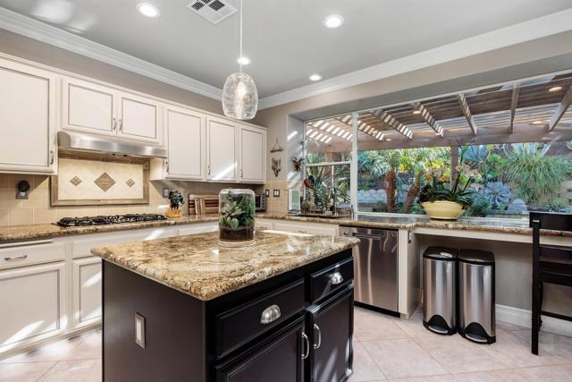 Detail Gallery Image 17 of 46 For 3337 Corte Verso, Carlsbad,  CA 92009 - 4 Beds | 3 Baths