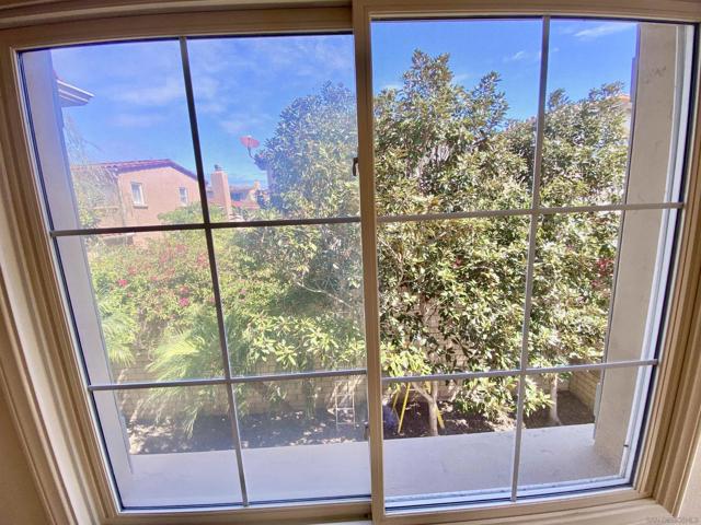 1326 Caminito Arriata, La Jolla CA: https://media.crmls.org/mediaz/607c614f-e473-4913-a4fb-bebdca591c3c.jpg