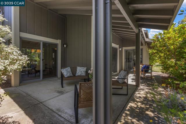 2155 Cactus Ct, Walnut Creek CA: https://media.crmls.org/mediaz/607ca7a3-1696-4ca7-a2d2-c4670d72043d.jpg