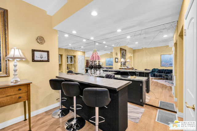 10 International Boulevard, Rancho Mirage CA: https://media.crmls.org/mediaz/607d4bb0-08d0-433a-a13d-fbfd91bf5398.jpg