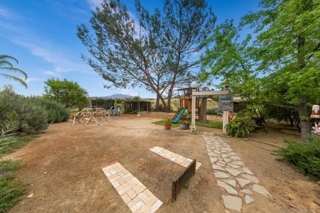 8873 Hunter Pass, Alpine CA: https://media.crmls.org/mediaz/607d7ab6-81ec-47ce-b28e-180dbac1cf39.jpg