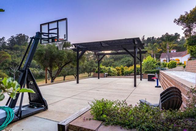 235 Vista Del Pajaro Road, Corralitos CA: https://media.crmls.org/mediaz/607e2c03-4df6-4a21-b204-08ffd7904500.jpg