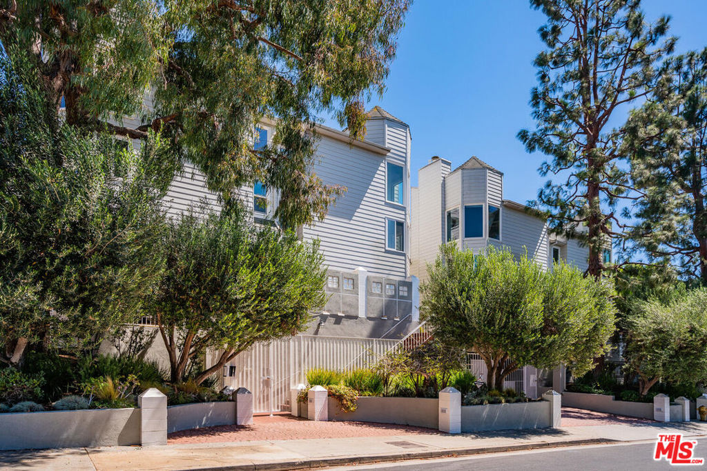 830 Haverford Avenue 5, Pacific Palisades, CA 90272