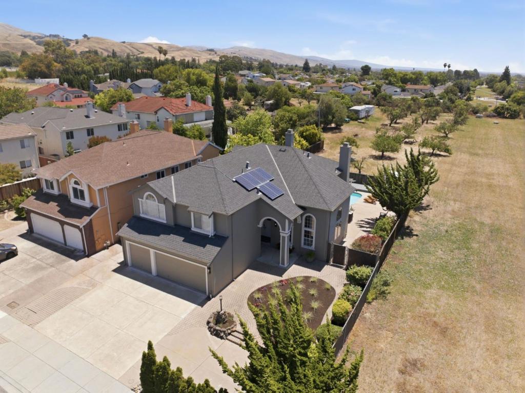 https://media.crmls.org/mediaz/607f9014-029a-432c-8795-9065670e174a.jpg?preset=X-Large