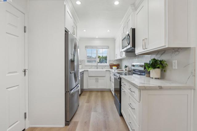 37512 Willowood Dr, Fremont CA: https://media.crmls.org/mediaz/60811b5e-46e0-4711-a960-43c12b142820.jpg