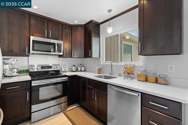 1237 Pine Creek Way, Concord CA: https://media.crmls.org/mediaz/60814181-be29-4b71-945a-7706ec41bf35.jpg