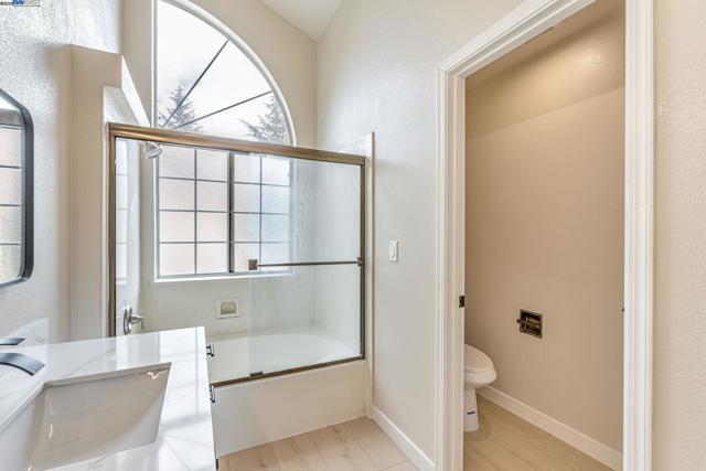 19723 Redwood Rd, Castro Valley CA: https://media.crmls.org/mediaz/6081e060-3c3e-4586-8e67-c27f993b3925.jpg
