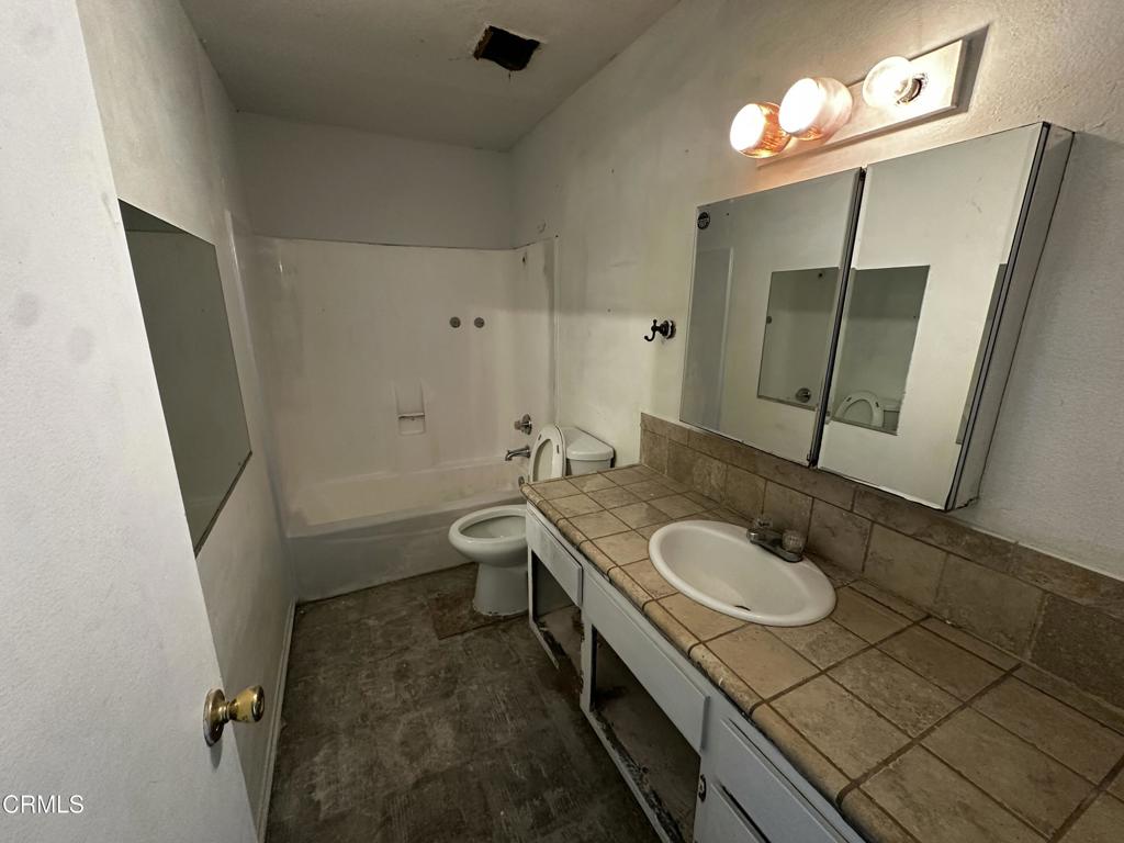https://media.crmls.org/mediaz/608281f9-45ff-485e-980b-a2991467b603.jpg?preset=X-Large