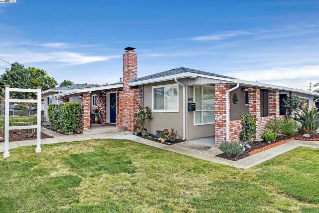 Image 2 of 38 For 36304 Magellan Dr