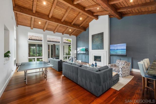 16590 Calle Familia, Rancho Santa Fe CA: https://media.crmls.org/mediaz/6083254d-c647-4fd7-a1d9-bcf71e130848.jpg