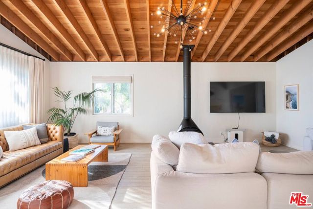 21555 Pacific Coast Highway, Malibu CA: https://media.crmls.org/mediaz/6083a0c3-9dd2-4429-8d9f-2539c3f63994.jpg