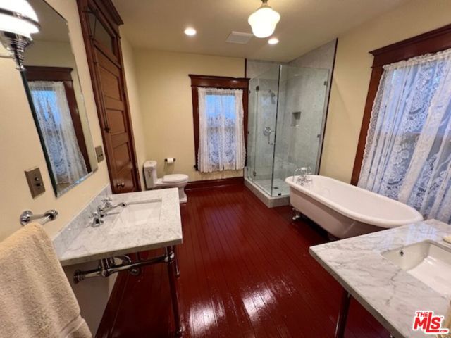 1340 Carroll Avenue, Los Angeles CA: https://media.crmls.org/mediaz/6083cb22-e35a-48e5-8db5-ca6b91655541.jpg
