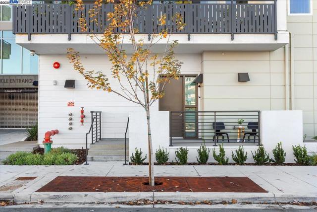 2250 Kilowatt Way, Fremont CA: https://media.crmls.org/mediaz/6083cf2e-991a-44c9-a06e-e2c480a297c6.jpg