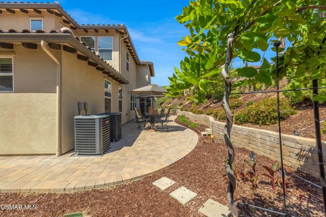 12809 Lone Trail Court, Moorpark CA: https://media.crmls.org/mediaz/6083f91c-7f72-4cf2-8345-816a4c1a5c34.jpg