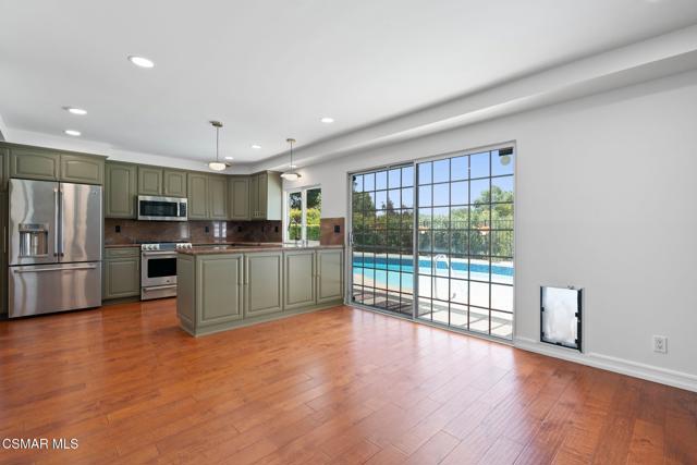 1984 Nettlebrook Street, Westlake Village CA: https://media.crmls.org/mediaz/608410b5-400d-4e7c-8847-39411e4b0772.jpg