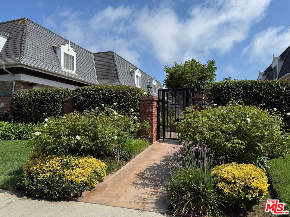 8130 Redlands Street #15