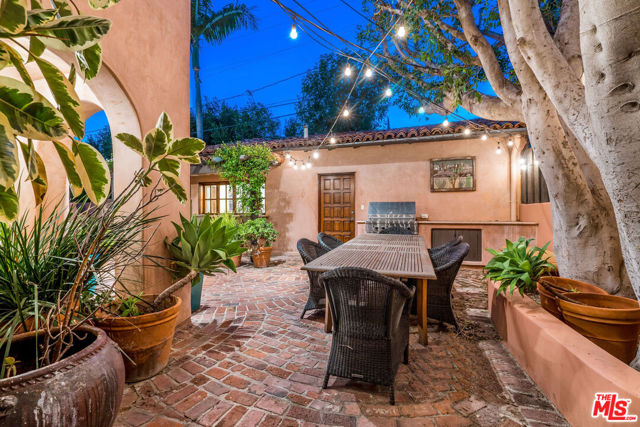 519 N ALTA Drive, Beverly Hills CA: https://media.crmls.org/mediaz/60845457-9b95-41ee-a6af-39a1efdd7004.jpg