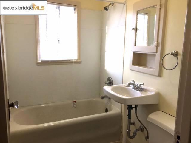 2240 MacArthur Blvd, Oakland CA: https://media.crmls.org/mediaz/60846537-5f60-48f4-adf5-cd249e31998f.jpg