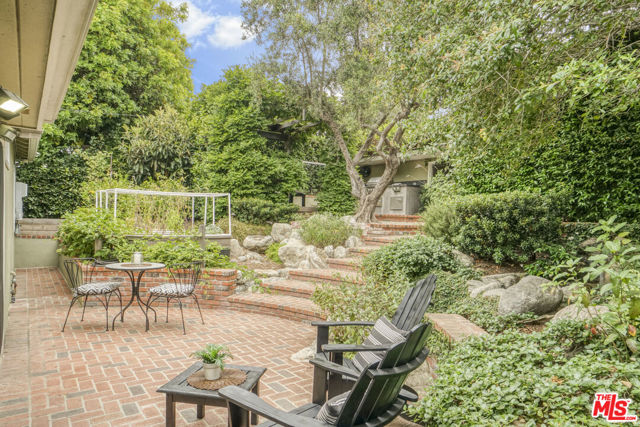 2926 Urban Avenue, Santa Monica CA: https://media.crmls.org/mediaz/60848aa0-d0d5-41a6-a8eb-04d60b2ff4a4.jpg