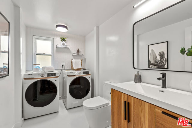 4715 La Villa Marina, Marina del Rey CA: https://media.crmls.org/mediaz/6084ab34-22ec-4853-8f71-77e72daf4ee6.jpg