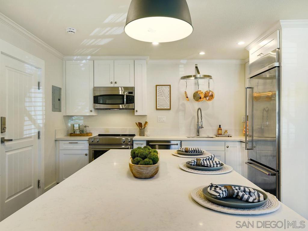 1021 Scott - photo 5
