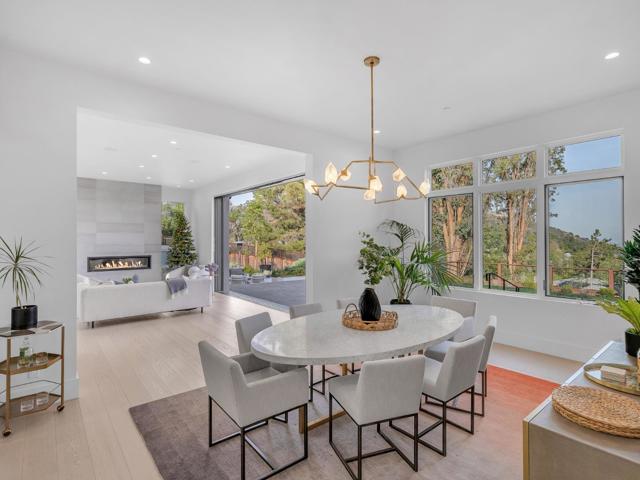 60 Glengarry Way, Hillsborough CA: https://media.crmls.org/mediaz/60852716-24ef-44eb-99b5-1435112366ec.jpg