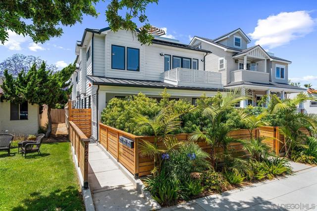 924 D Avenue, Coronado CA: https://media.crmls.org/mediaz/60861ea3-38b9-4acb-baa1-acf59b46cbe4.jpg