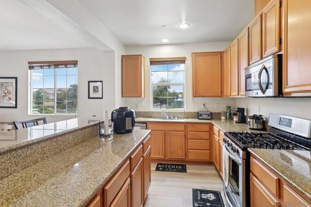 1709 Santa Carolina, Chula Vista CA: https://media.crmls.org/mediaz/6086e0e1-0b16-46c3-b9f4-5c840cf1f13e.jpg