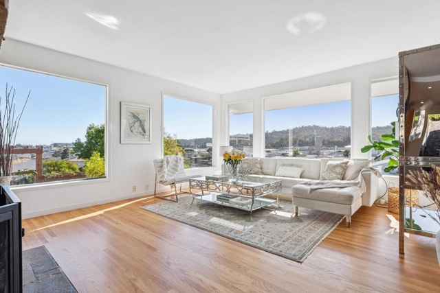 28 Marina Court Dr, San Rafael CA: https://media.crmls.org/mediaz/60879741-066e-42b4-a481-95a86fecbba5.jpg