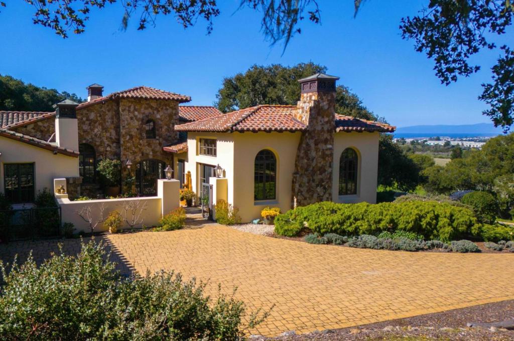7595 Paseo Vista