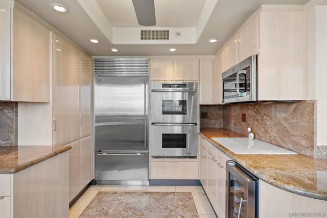 Image 17 of 46 For 1810 Avenida Del Mundo  703